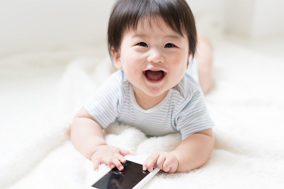 Trẻ từ 20 đến 24 tháng có thể gọi tên những thành viên trong gia đình và chỉ đúng đồ vật được gọi tên