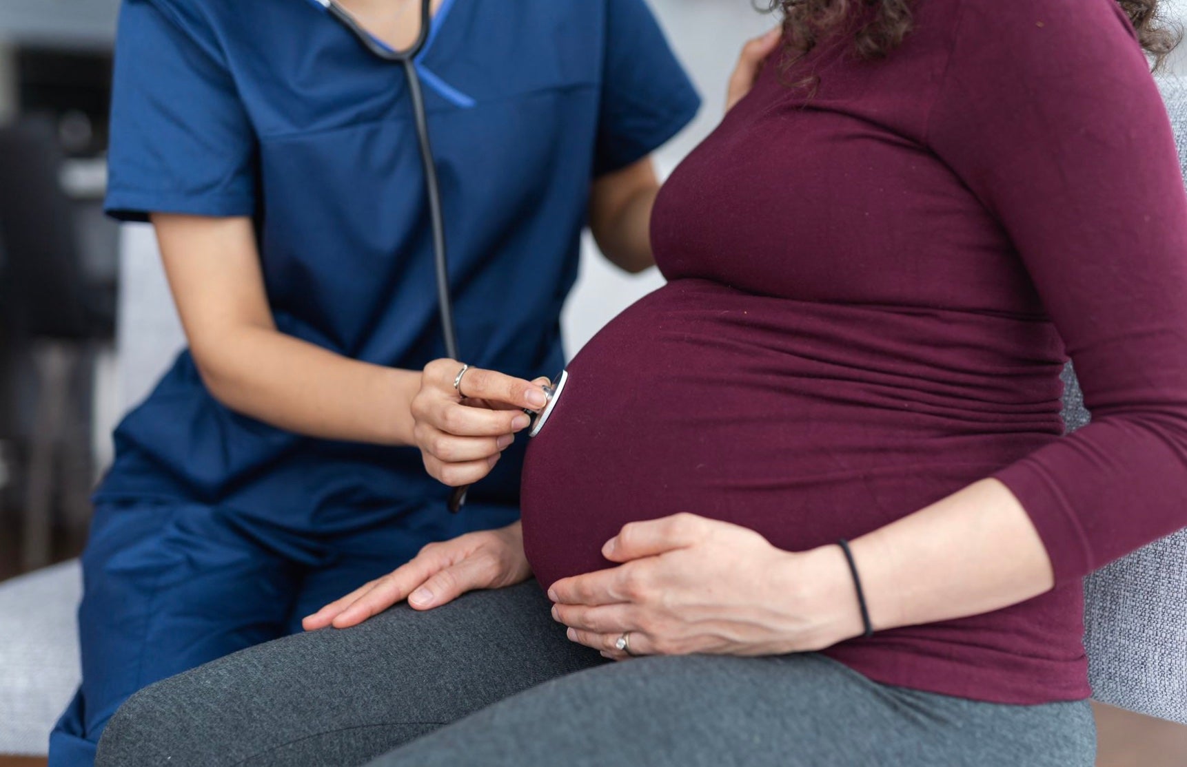 Mẹ cùng người thân hãy chuẩn bị đến bệnh viện ngay khi dấu hiệu của quá trình chuyển dạ bắt đầu