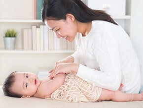 Bí quyết massage cho bé sơ sinh Bí quyết massage cho bé sơ sinh