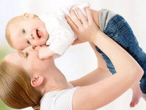 Phát triển tâm thần vận động bé 1-2 tuổi Phát triển tâm thần vận động bé 1-2 tuổi