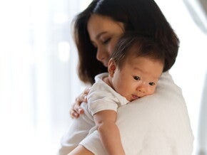 Mách mẹ mẹo chữa trẻ sơ sinh bị nấc cụt Mách mẹ mẹo chữa trẻ sơ sinh bị nấc cụt