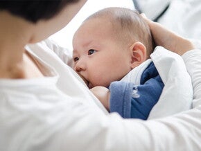 Giải pháp cho khó khăn khi nuôi con bằng sữa mẹ Giải pháp cho khó khăn khi nuôi con bằng sữa mẹ