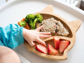 Chọn phương pháp ăn dặm dinh dưỡng cho trẻ 6 tháng tuổi