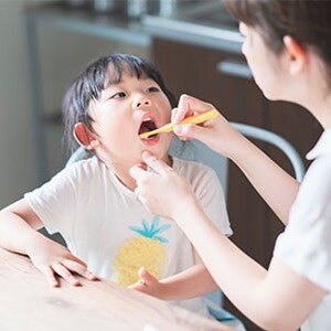 nhung_thoi_quen_xau_gay_benh_rang_mieng_o_tre_em_cover2.jpg Thói quen xấu gây bệnh răng miệng ở trẻ em