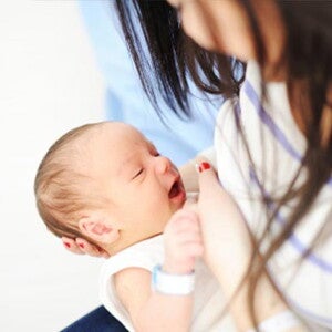 Tự tin cho con bú sữa mẹ Tự tin cho con bú sữa mẹ