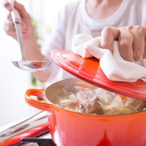 Có nên dùng nước hầm xương nấu bột ăn dặm cho bé? Có nên dùng nước hầm xương nấu bột ăn dặm cho bé?