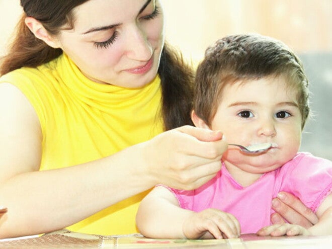 Nhận biết dấu hiệu đói và no của trẻ giúp mẹ chọn thời điểm phù hợp cho bé ăn Nhận biết dấu hiệu đói và no của trẻ giúp mẹ chọn thời điểm phù hợp cho bé ăn
