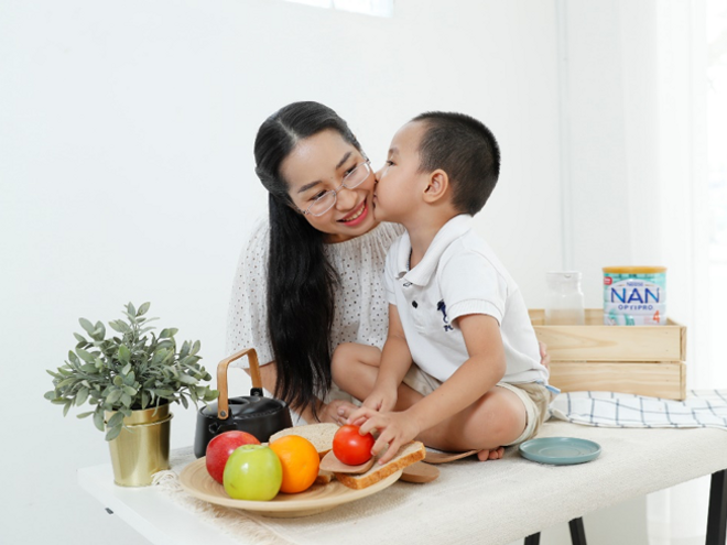 Bí quyết nuôi con của mẹ hiện đại Bí quyết nuôi con của mẹ hiện đại