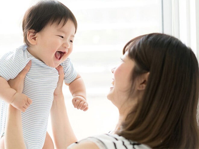 Nuôi con bằng sữa mẹ có lợi ích gì cho trẻ và mẹ? Nuôi con bằng sữa mẹ có lợi ích gì cho trẻ và mẹ?