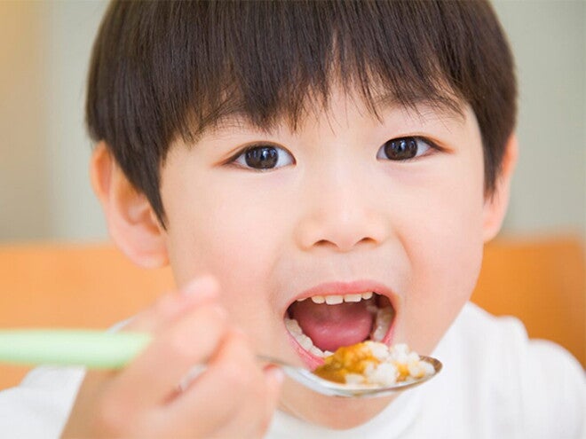 Mẹo tập thói quen ăn uống cho trẻ từ 2 - 6 tuổi Mẹo tập thói quen ăn uống cho trẻ từ 2 - 6 tuổi