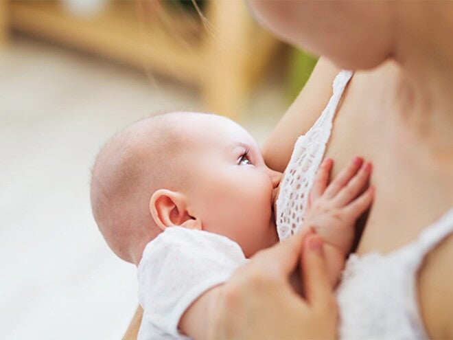 Cách chăm sóc ngực đúng cách khi cho con bú Cách chăm sóc ngực đúng cách khi cho con bú